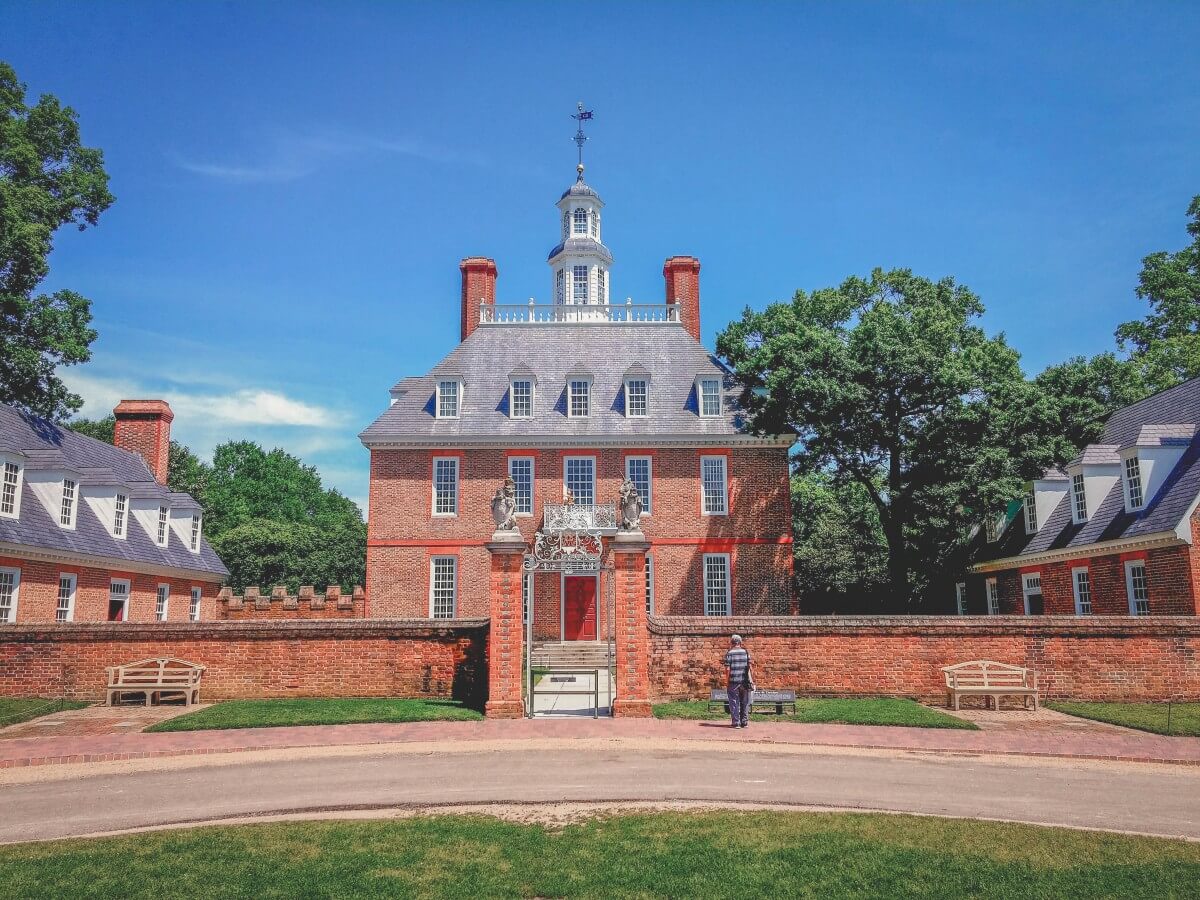 photo of the front facade of Governor's Palace in Colonial Williamsburg (which is in Williamsburg, Virginia)