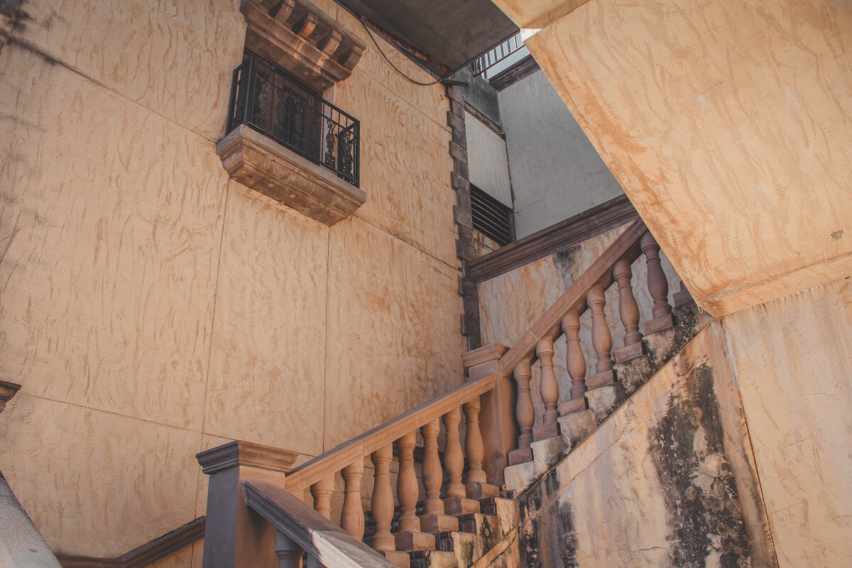 staircase in Las Colinas that leads to a secret rooftop error