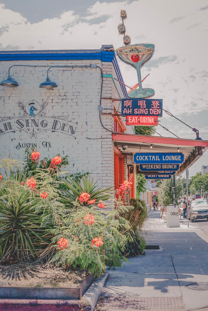 Ah sing den is a cocktail lounge in Austin. This is the exterior.