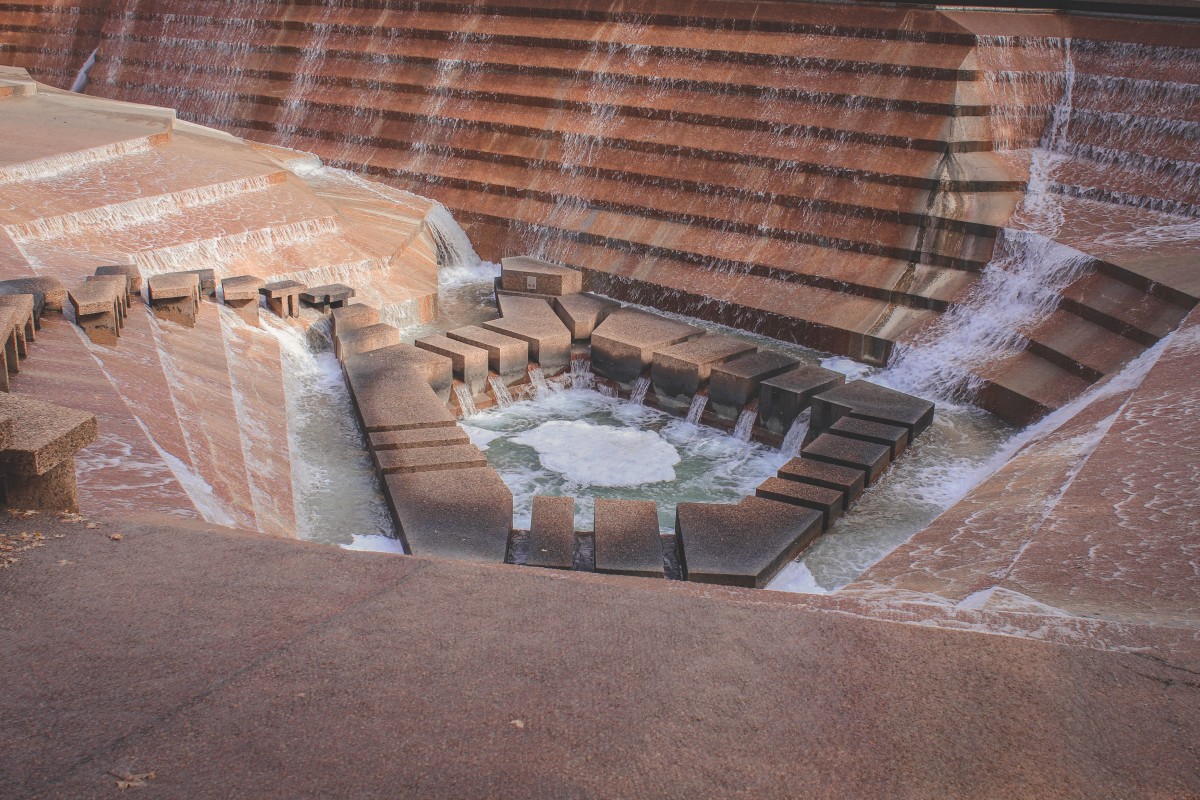 are dogs allowed at the fort worth water gardens