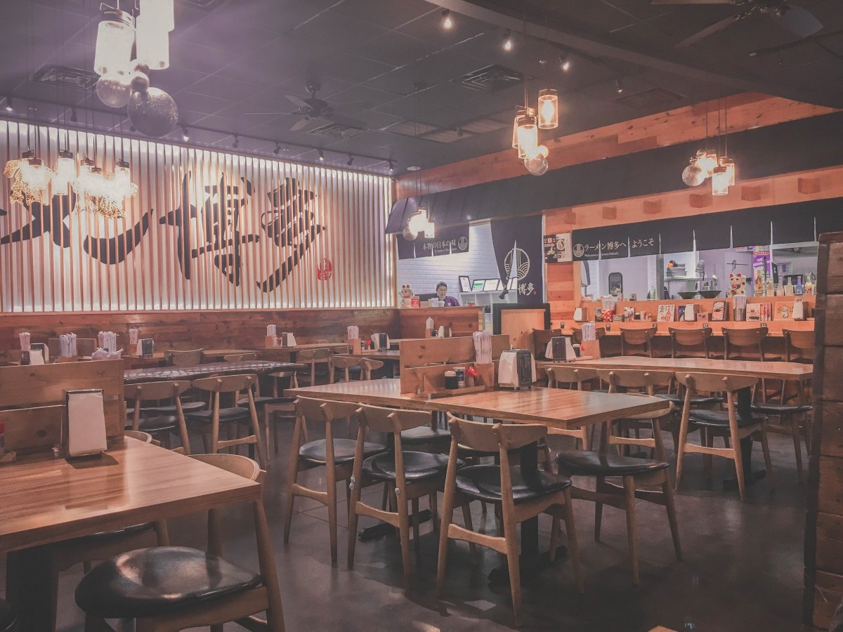 Ramen Hakata woodsy interior