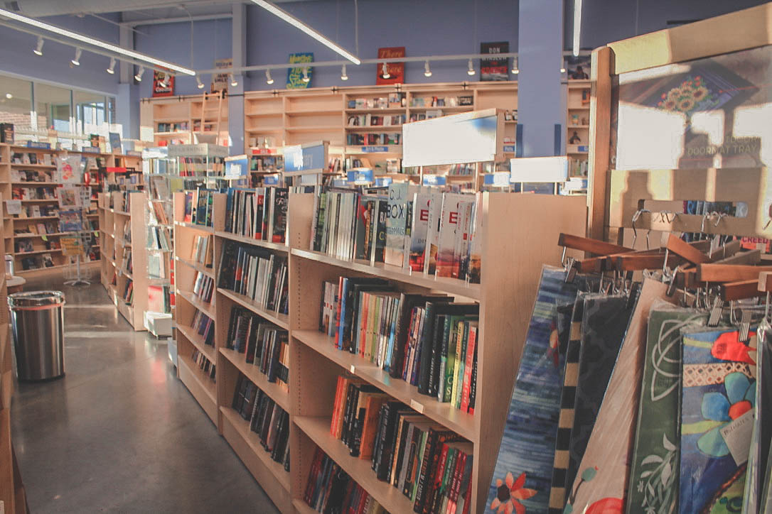 Evening bookstore date ideas in Omaha