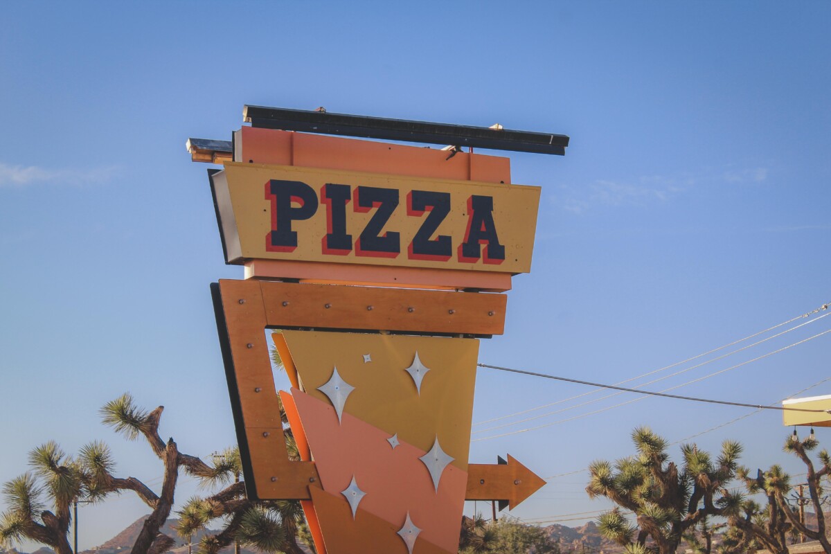Best restaurants in Joshua Tree for lunch: pie for the people entrance
