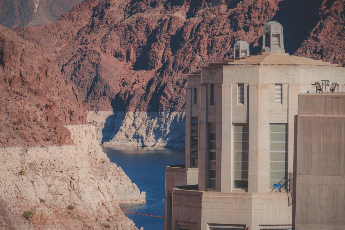 what to bring when visiting the hoover dam featured image