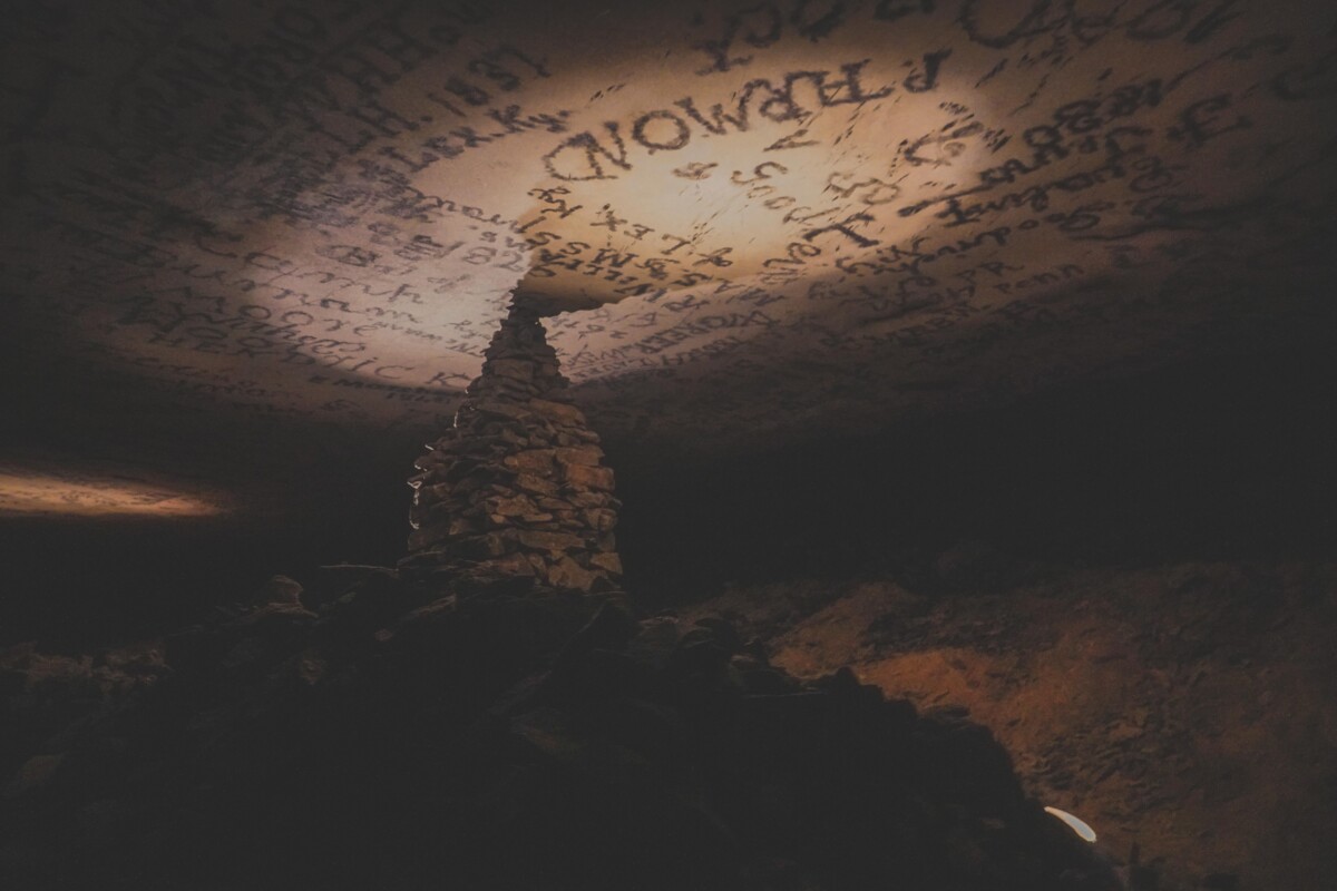 best mammoth cave tours : monuments and historical graffiti from Gothic Avenue tour