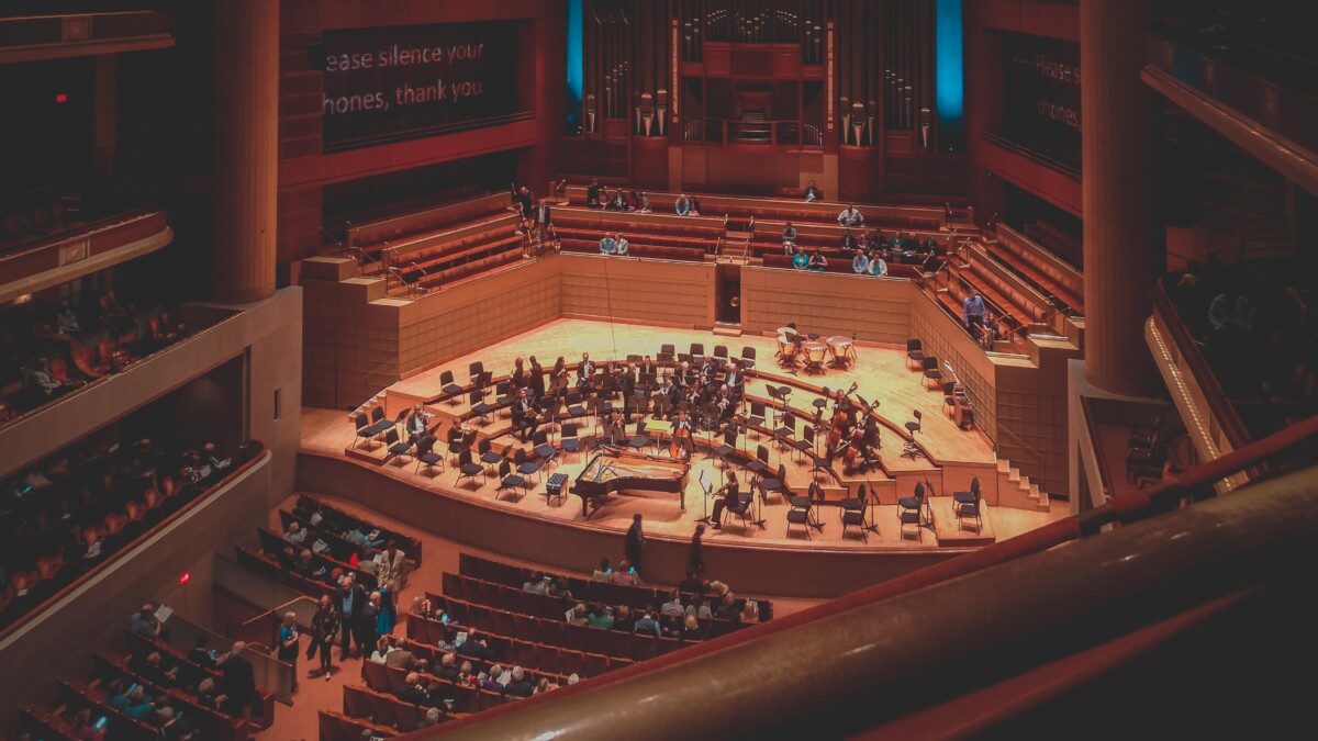 listening to Dallas Symphony Orchestra